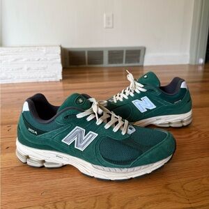 New Balance 2002r